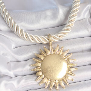 Kırık Beyaz Halat Model Gold Renk Güneş Figürlü Pirinç Kolye